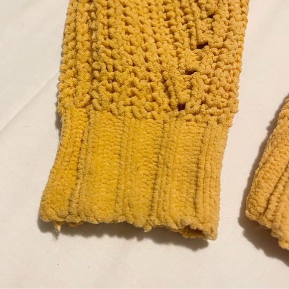 Hollister Chunky Cropped Yellow Sweater Womens Size Large - Picture 3 of 16
